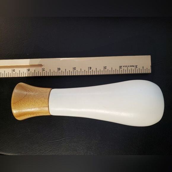 White painted wooden (I suppose) Pepper Grinder 9" - Picture 3 of 12